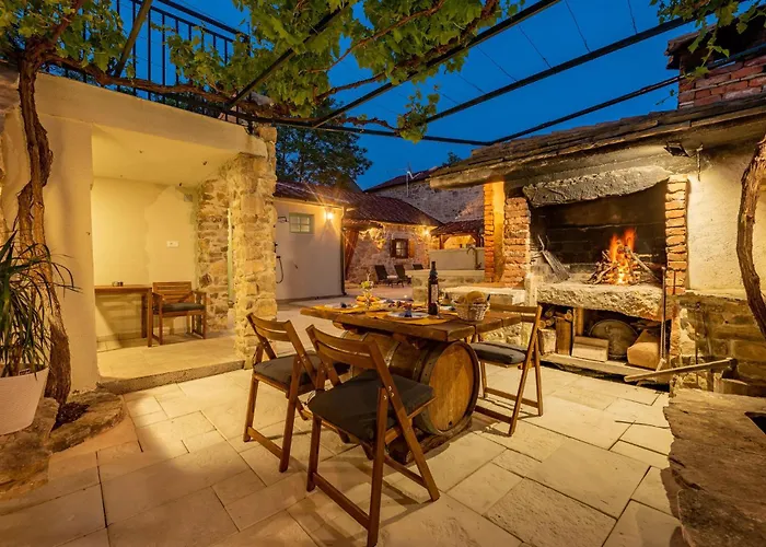 Tonina Nyaraló Pristeg