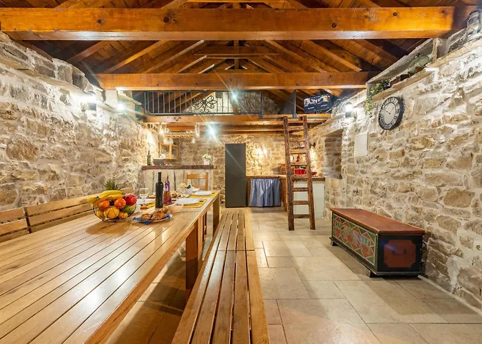 Tonina Nyaraló Pristeg